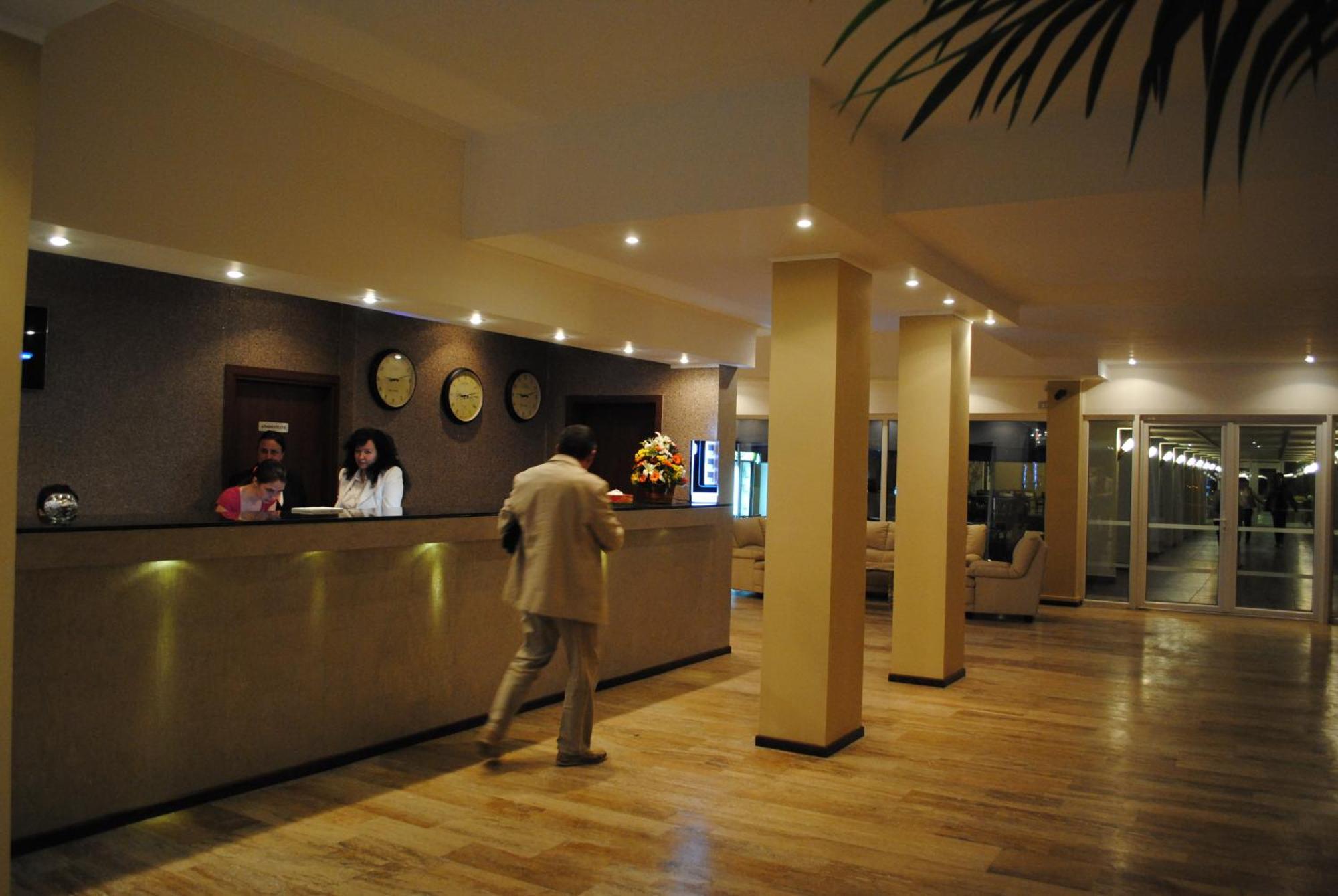 Complex Mediteranean Mamaia Exterior photo